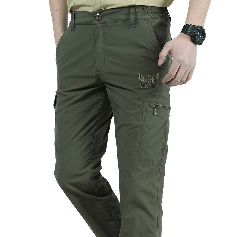 牛仔裤已经烂大街了!当下流行“司令裤”适合6070领导