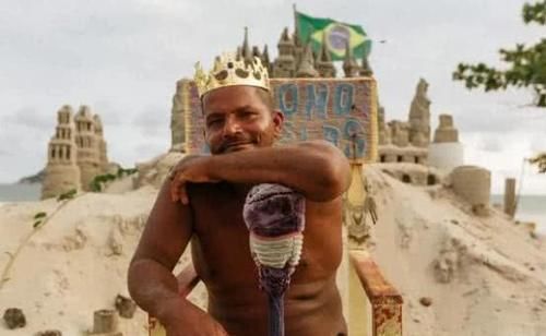 世界上最穷的“国王”,领土只有三平米,每天靠与游客合影为生