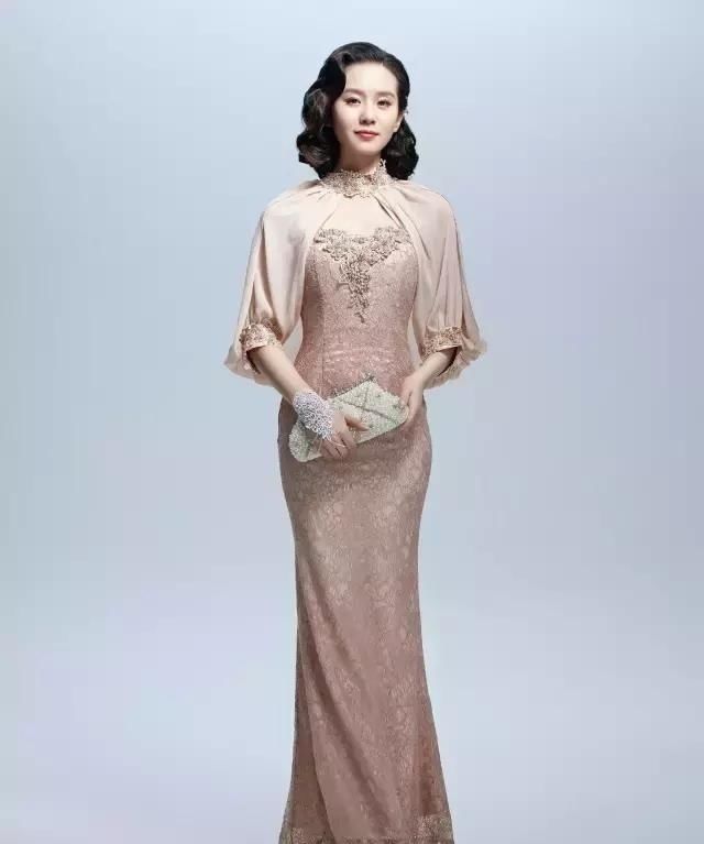 杨颖和刘诗诗同穿旗袍，网友：旗袍还可以这么穿？