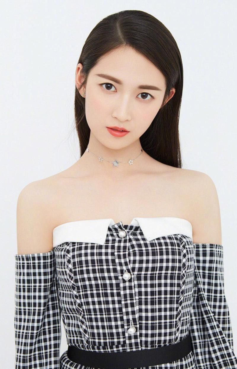 陈钰琪性感抹胸裙写真图片