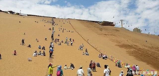  中国|中国治沙30年，在沙漠种下10亿棵树，如今向沙漠伸手“要钱