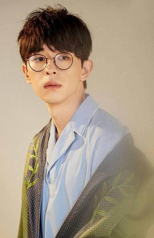 邓伦换个发型如换头，网友:这帅哥颜值没有巅峰线的?