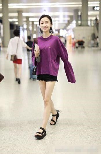 “明玉”姜梓新双腿“细如牙签”，网友:像孩子腿，还没我胳膊粗