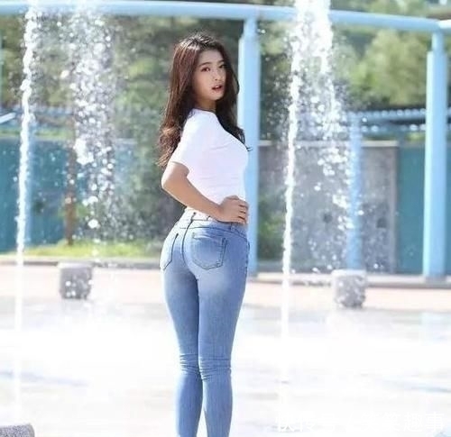  「自信」华丽典雅的高跟鞋美女，展现出自信的女人味