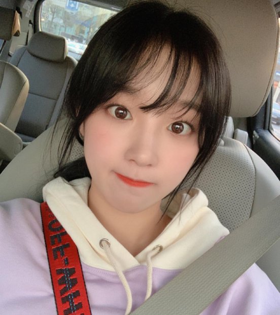 『柠檬黄』夏季小清新风怎么搭?柠檬黄、牛油果绿成最火色!允儿泫雅都在穿