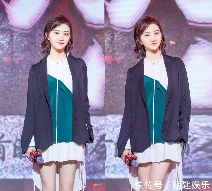 景甜衬衫怎么穿进去的, 有扣子不系非要搭件睡衣, 网友: 这叫潮流