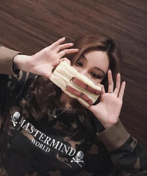 罗志祥女友周扬青38度穿毛衣，看她照片都觉得热