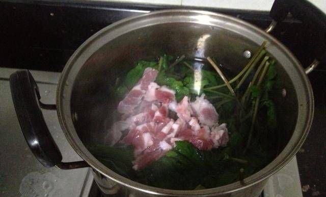  【营养】它以前是乡下的一种野草。因为它营养丰富，现在已经是桌上的家常菜了