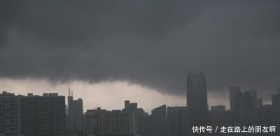 快讯！“一秒天黑”深圳暴雨，暴雨雷电大风三预警生效中