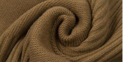 女人别老是穿卫衣配打底裤，开衫+休闲裤才是最时髦的穿法，美爆