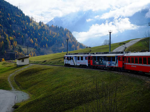 世界上最慢的火车,比我国高铁慢10倍,乘客却嫌太快