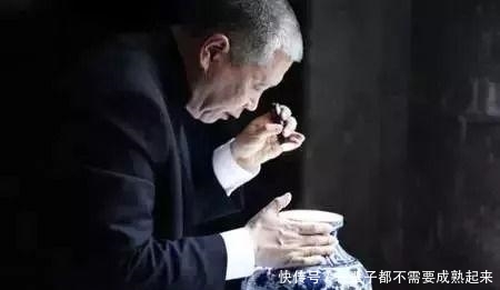  忽悠：店主邀请收藏家吃饭，却被他忽悠走饭桌上筷子筒，到手后当晚溜走