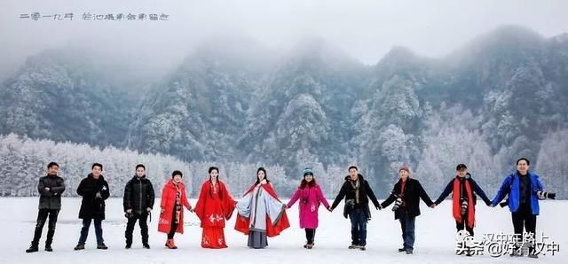 大雪过后的汉中龙池特别适合汉服摄影，不信你看