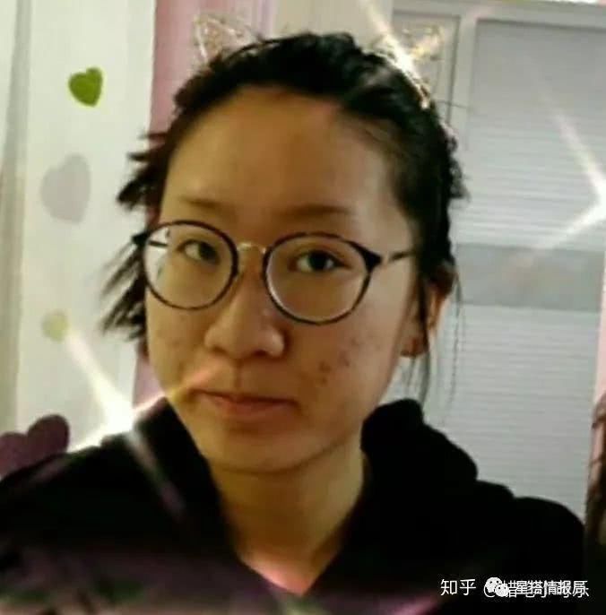 有没有化妆和素颜差别很大的，朋友没有认出来的故事?