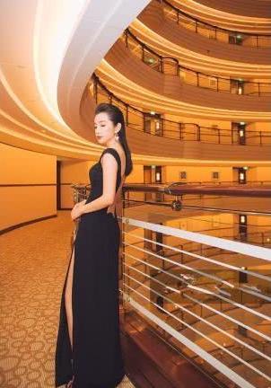 当白百何与李冰冰同穿黑色礼服，网友：俗气与仙气的差距一目了然