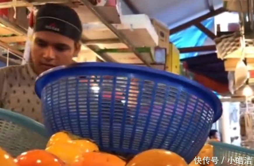 中国游客到泰国旅游，买了5个榴莲10个柿子，结账时却“呆住”了