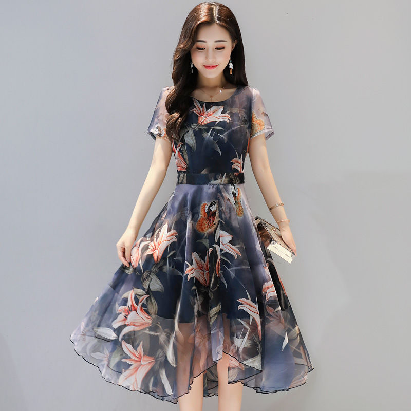 姐姐比我大5岁，她穿了这连衣裙，跟我逛街，别人都以为我是姐姐