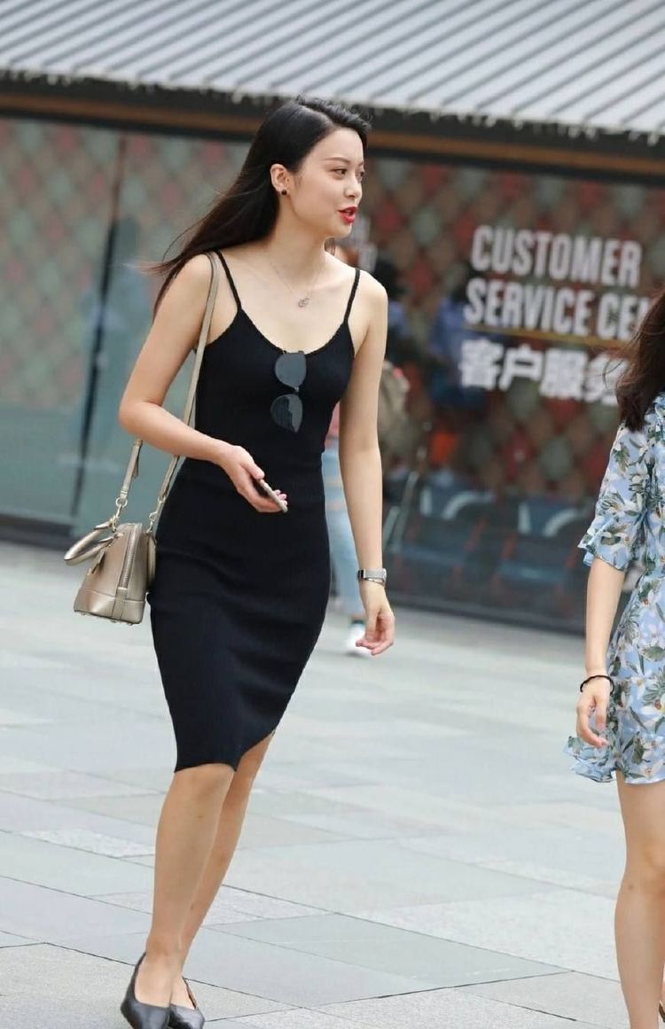「步行街」街拍:步行街上让你美得像风景一样的时尚穿搭,你值得拥有