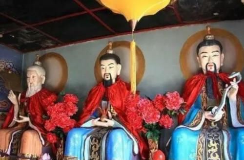 为什么寺院禁止对着佛像拍照？是迷信吗？网友：看完后不敢再拍了