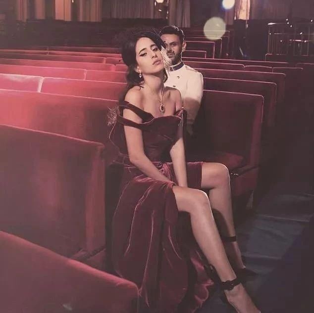 沙特名媛太时髦:首位18岁超模走红、公主开车登刊、王妃混时装周