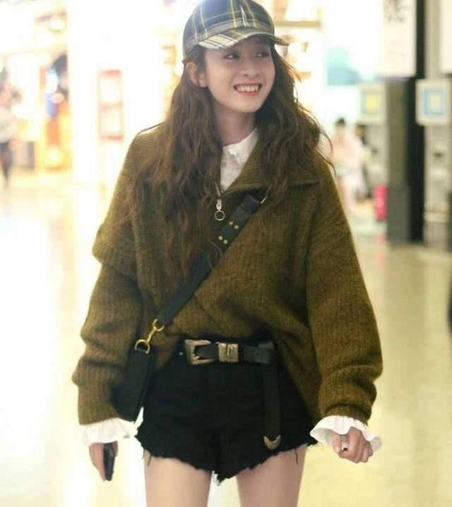 26岁的迪丽热巴两次撞衫21岁的张雪迎，结果有点出人意料