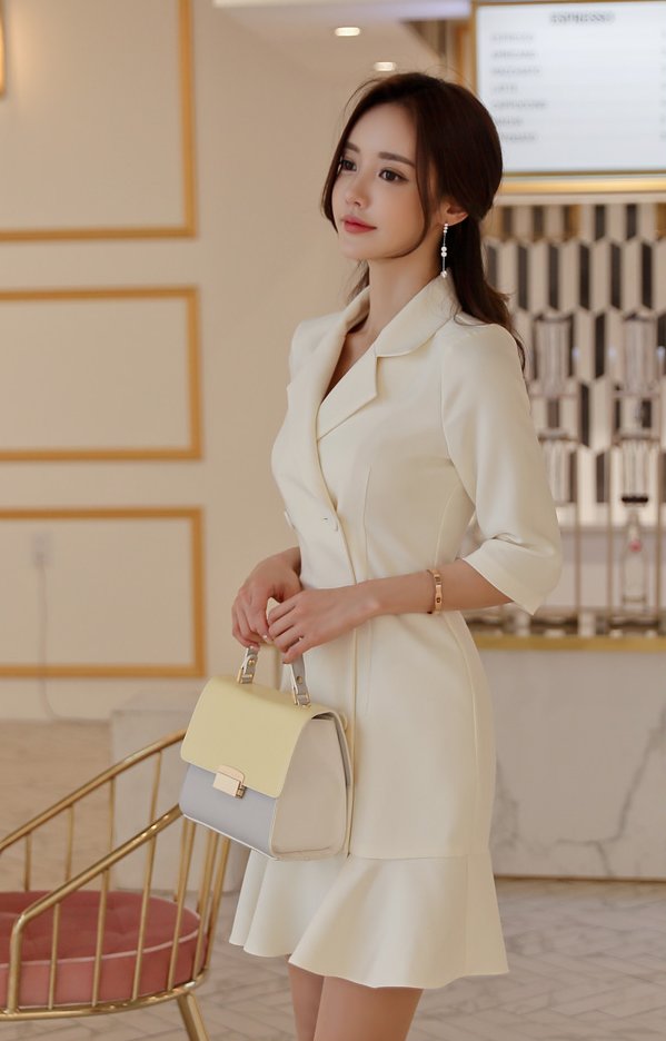 炼乳色百合幻梦轻熟百褶衣裙