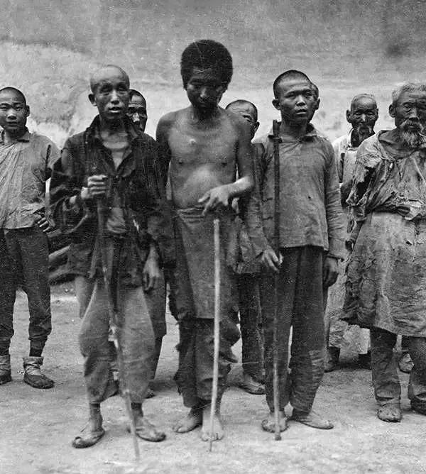 美国人在鞋盒里发现了6000张中国老照片，轰动全世界