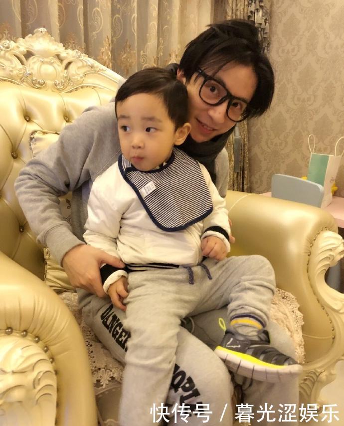 薛之谦微博宣布儿子出生，朱桢疑似在现场，想抱小雪糕却被阻止