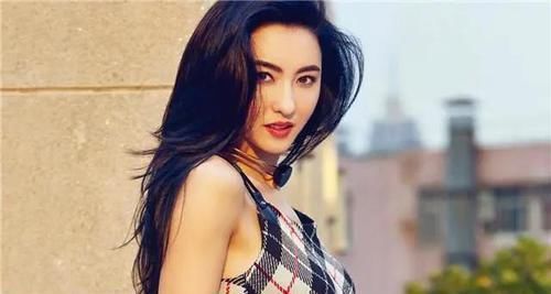  [苹果肌]真正的＂美人脸＂有3个特点，精致大方有韵味，老了也好看