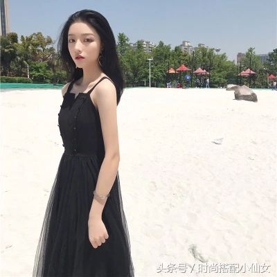 不到100斤妹纸穿衣真好看,吊带连衣裙,更显性感可爱女人味十足