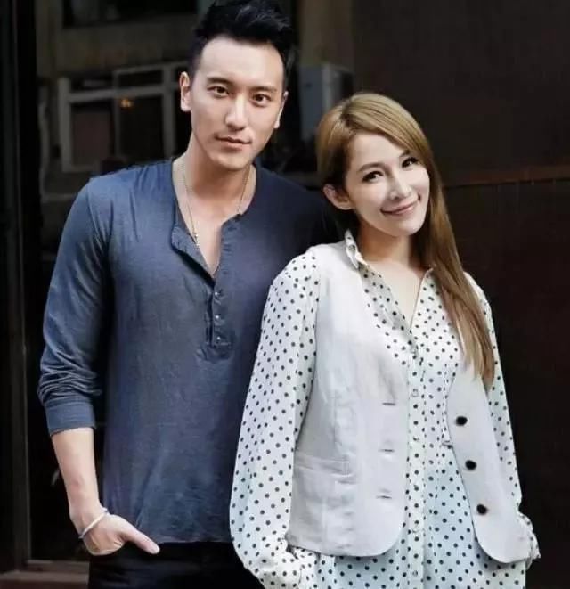 17年换15任男友,现又撩到24岁小鲜肉,40岁萧亚