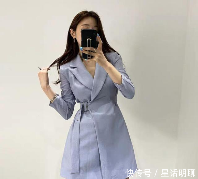 『显瘦』开春第一条裙子首选“西装裙”,显瘦还时髦,上班约会都适合穿它