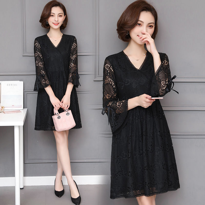 若你是70后,别再穿黑裤子!今年流行“小黑裙”,简直美爆了