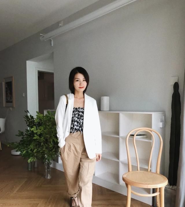  会显得■一衣多穿如何让条纹衬衫穿的不过于休闲