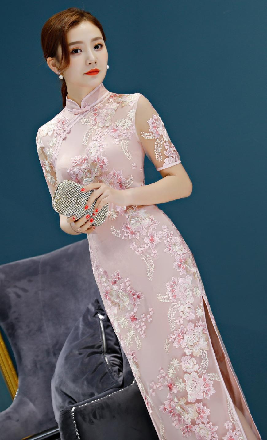 夏日透明蕾丝旗袍裙小姐姐，身材苗条，皮肤白嫩优雅迷人！