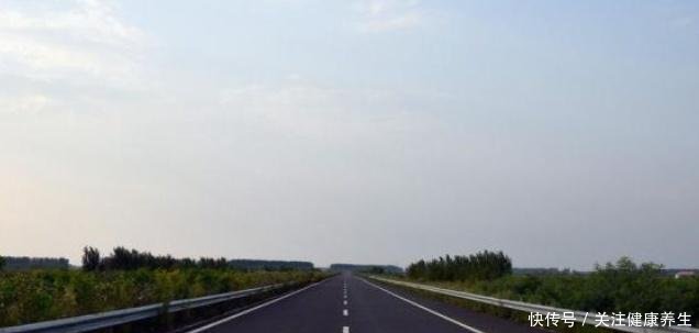 这条路没有限速杆和收费站，全程无阻，中国首条“不限速”高速