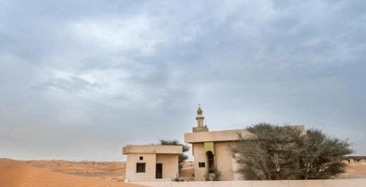 迪拜沙漠中有一个神秘的村庄，白天出现，晚上消失，无人敢靠进！