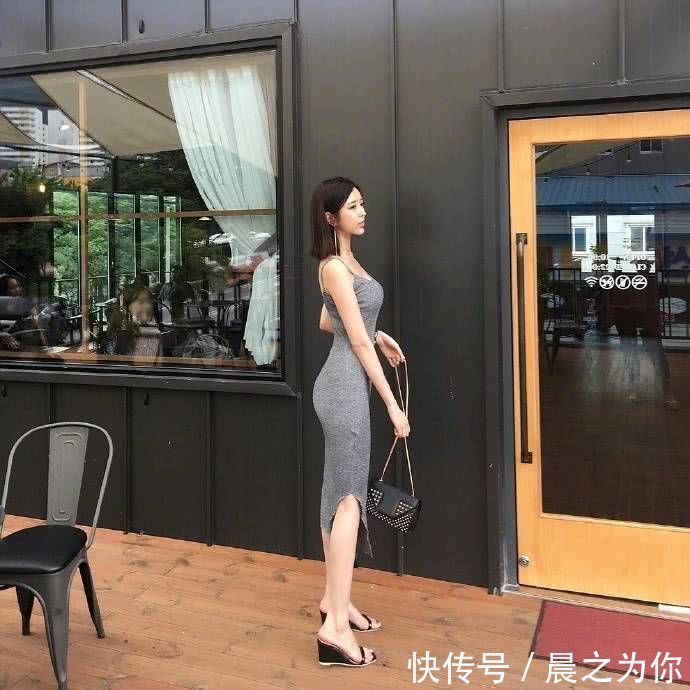  身材|街拍：小姐姐时尚的穿搭，一举一动都能展现出别样精彩！