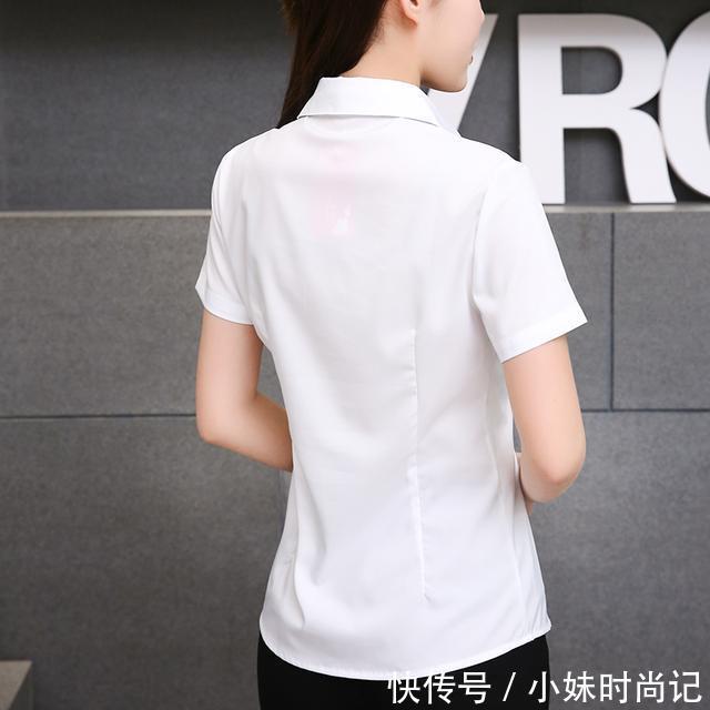 『女人』女人过了30岁,穿修身衬衫,时髦洋气,尽显性感身材