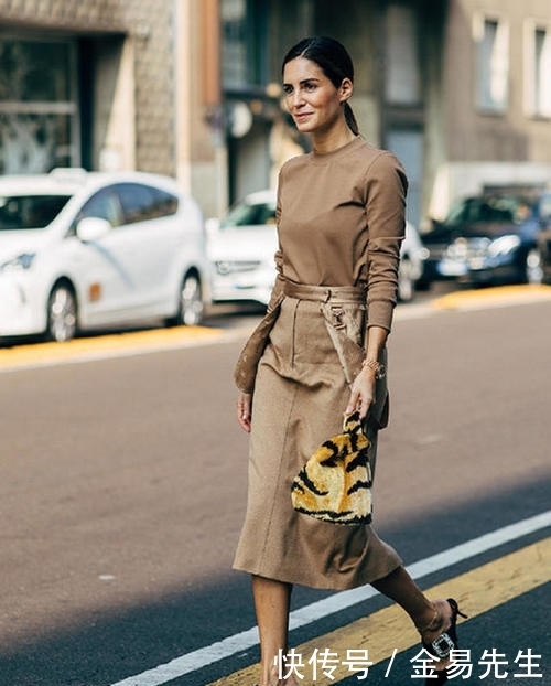  『女人』女人到了四十，要少穿这4种“老龄”色，多穿另外4色才真显高级