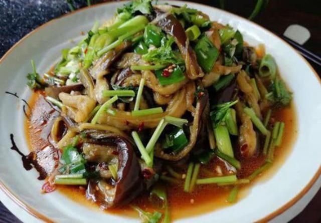 『生活』美食严选:拌茄子,老油条炒丝瓜,酿香菇,西蓝花油豆腐的做法