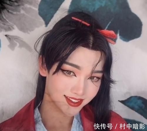 『 花木兰』开局:好俊俏的男孩子,效果:你是换头了吧,小哥哥仿妆“花木兰”