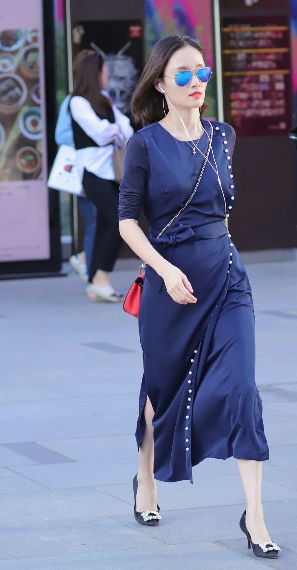 去三里屯是种瘾，去过一次还想第二、三次……因为这里出美女