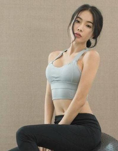 塑形靓丽身姿的打底裤，展现完美身材，彰显青春活力