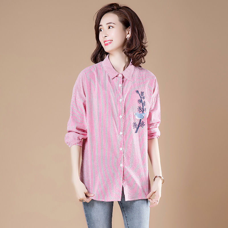 入秋后小姨只穿秋小衫，穿着嫩美又减龄，明明40岁，都说是我姐