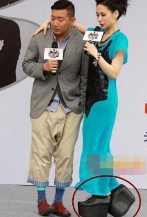 不敢想！欧阳娜娜脚踩52cm的恨天高拍杂志！网友：身高不够高跟鞋