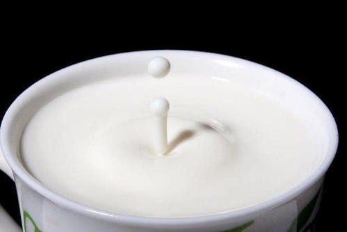 女人想消除眼袋，这四种食物就能去除，从此摆脱昂贵化妆品！