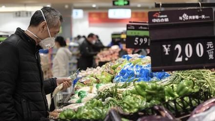  经营场所@武汉无疫情小区内商业网点限时开放：每户每天可派1人购物