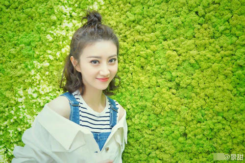 何穗这件衣服厉害了，有四只袖子！图3这么壮的身材第一次见！