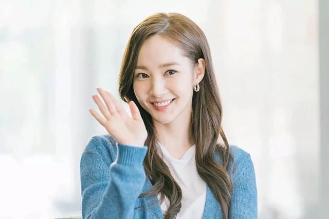 夏季职场穿搭指南，居然是这部韩剧里的金秘书火了